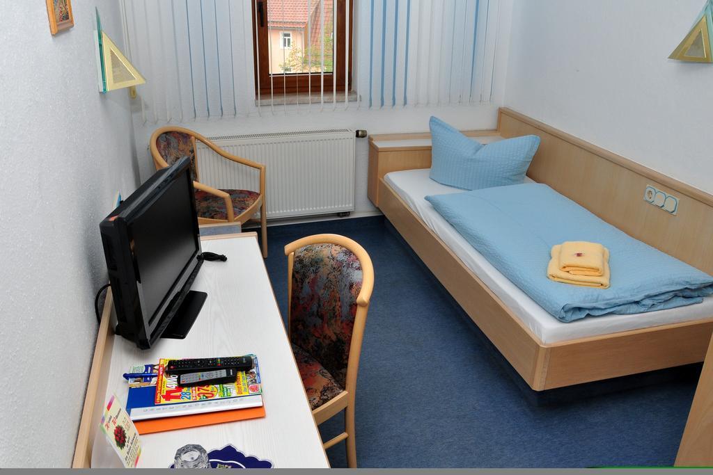 Hotel Am Hohen Schwarm Saalfeld Saale Bilik gambar
