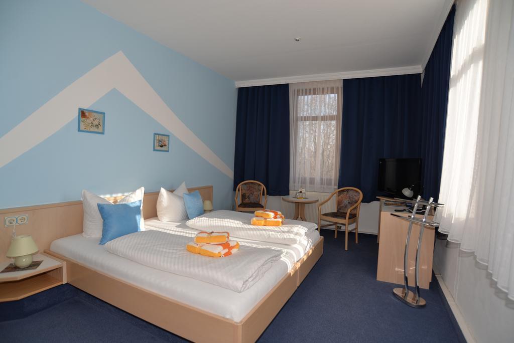 Hotel Am Hohen Schwarm Saalfeld Saale Luaran gambar